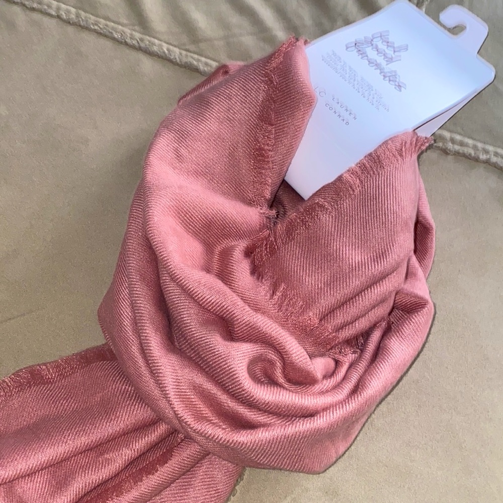 LC Lauren Conrad Light pink fashion Scarf